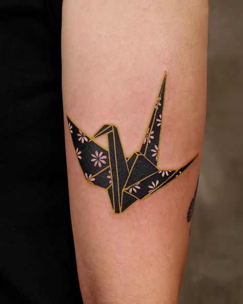 Tattoo artist Nyoung | Seoul, South Korea | iNKPPL Paradox Tattoo, Paper Crane Tattoo, Korea Tattoo, Origami Tattoo, Crane Tattoo, Pretty Hand Tattoos, Small Pretty Tattoos, Friendship Tattoos, Origami Bird