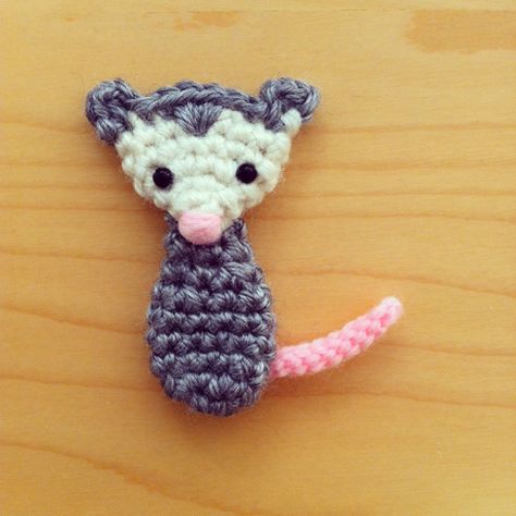 Do you say possum or opossum? “The ‘O’ is silent, I think,” suggests Mike. Or we can say, “possum, o-possum” all poetic-like. Which reminds me of the wonderful v… Crochet Flat Animals, Crochet Opposum Pattern Free, Opossum Aesthetic, Small Crochet Projects Free Patterns, Crochet Possum, Opossum Crochet, Crochet Opossum, Baby Dance, Crochet Embellishments