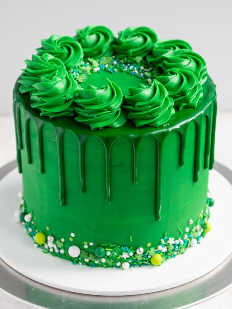 Green Velvet Cake Recipe, Green Buttercream Cake, Green Drip Cake, Green Bday Cake, Green Cake Design, Icing For Cake, Green Birthday Cake, Bf Birthday, Green Velvet Cake