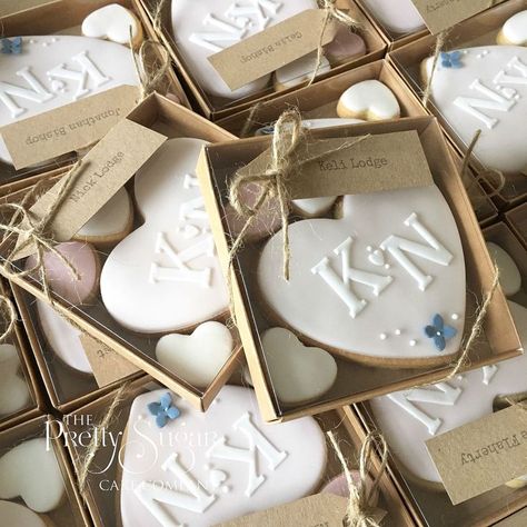 Biscuit Wedding Favours, Seni Resin, Cookies Wedding, Cookie Wedding Favors, Wedding Cookie, Creative Wedding Favors, Inexpensive Wedding Favors, Edible Wedding Favors, Best Wedding Favors