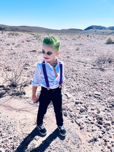 Last Minute Halloween Costumes Ideas For Boys, Easy Diy Kid Costumes, Funny Boys Costumes, Kids Joker Makeup, Joker Boy Costume, Kid Joker Costume, Easy Joker Costume Men, Boys Funny Halloween Costumes, Halloween Costumes For 10 Year Boys