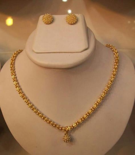 Gold Jewelry Simple Necklace Short, Gold Necklace Unique Design, Gold Set Simple Design, Simple Necklace Gold Indian Latest, Gold Jewelry Design Indian, Gold Small Necklace Designs, Simple Indian Gold Necklace, Gold Jewellery Design Necklaces Simple, Chain Set Design In Gold