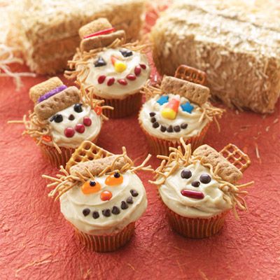 cute halloween treats | Message Boards - "cute HALLOWEEN goodie idea- school treats etc. Share ... Scarecrow Cupcakes, Scarecrow Party, Scarecrow Cupcake, Bear Baking, Goth Furniture, Baking Halloween, Fall Yummies, Pasteles Halloween, Cupcakes Design