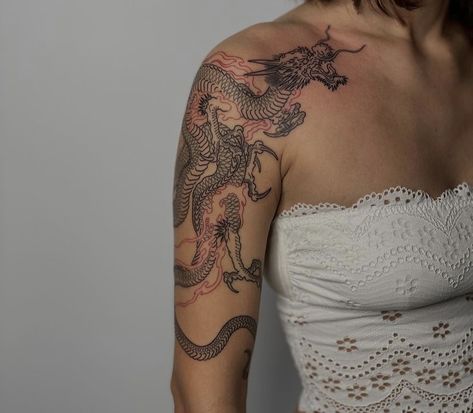 Dragon Tattoo Wrapped Around Arm, Arm Wrap Tattoo, Dragon Tattoo Arm, Side Tattoos Women, Horrible Tattoos, Dragon Tattoo Ideas, Master Tattoo, Mandala Hand Tattoos, Around Arm Tattoo