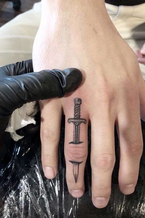 Under Skin Tattoo, Men Finger Tattoos, Hals Tattoo Mann, Cool Finger Tattoos, Tato Jari, Pola Tato, Small Finger Tattoos, Finger Tats, Knuckle Tattoos