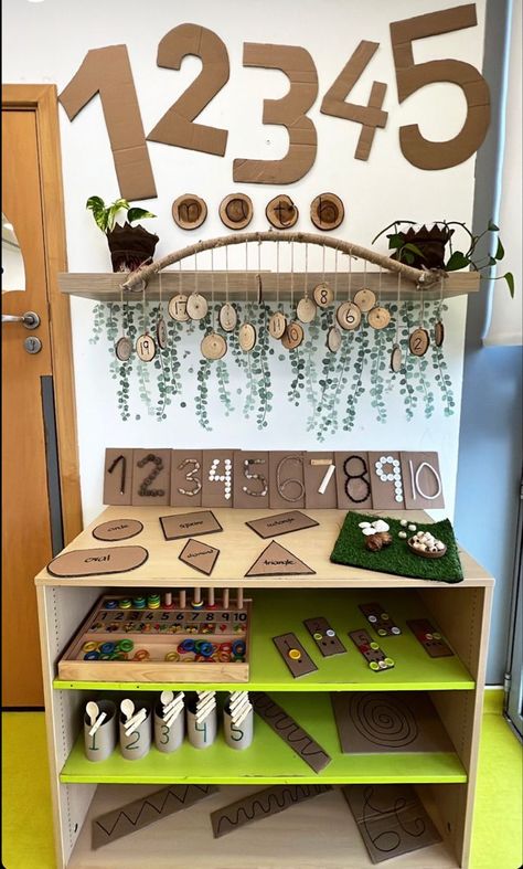 Math Area Preschool Classroom, Numeracy Area Eyfs, Reggio Maths Area, Hanging Art Preschool, Eyfs Literacy Area, Regio Classroom Decor, Preschool Maths Area, Math Area Preschool, Maths Display Eyfs