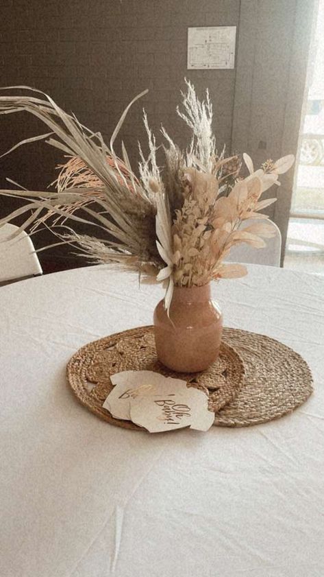 Boho Baby Shower Girl, Baby Shower Table Centerpieces, Baby Shower Table Decorations, Bohemian Baby Shower, Cowboy Baby Shower, Baby Shower Theme Decorations, Baby Shower Deco, Boho Baby Girl, Chic Baby Shower