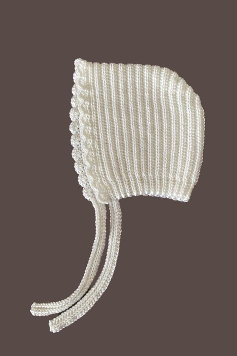 Crochet White Yarn, Crochet Bonnet Adult, White Yarn Crochet Projects, Hat Crochet Ideas, Crochet Hat Aesthetic, Crochet Bonnet Free Pattern, Crochet Bonnet, Knit Bonnet, Funky Hats