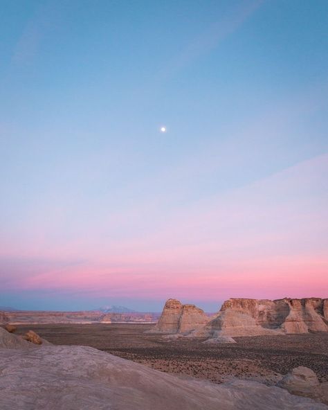 Desert Aesthetic, Desert Vibes, Pretty Landscapes, Images Esthétiques, Pretty Sky, Nature Aesthetic, Pretty Places, Sky Aesthetic, Travel Aesthetic