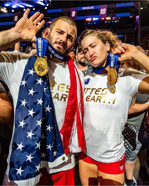 📸 @mathewfras ・・・ #andstill - It’s been a absolute blast having this savage as my training partner all year. #HWPO @mathewfras @tiaclair1 👏🏆🏋️‍♂️ Crossfit Wod, Lightweight Baby, Crossfit Games, Short Curly Bob, Blonde Bob Cuts, Naturally Curly Bob, Health Fitness Motivation, Short Curly Styles, Crossfit Workouts