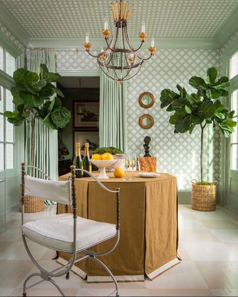 Garden Room Interiors, Fine Antique Furniture, Lattice Wall, Show House, Classic Interior Design, Classic Interior, Breakfast Room, Garden Room, Interior Design Kitchen