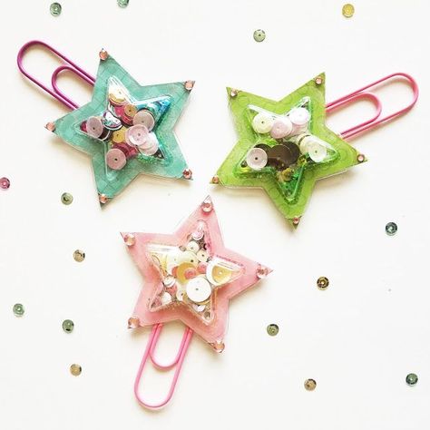 scraps of reflection: Shaker Star Planner Clips Paperclip Crafts, Paper Clip Art, Bead Charms Diy, Clothes Pin Crafts, Cute Planner, Planner Charms, Planner Clips, Girls Camp, Planner Decorating