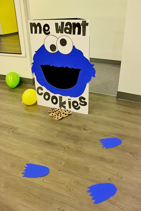 Cookie Monster bean bag cookie toss Cookie Monster Bean Bag Toss, Pin The Cookie On Cookie Monster Game, Cookie Monster 1st Birthday Decorations Diy, Cookie Monster Party Decorations Diy, Cookie Monster Craft, Cookie Monster Decorations, Cookie Monster Games, Cookie Monster Pictures, Cookie Monster Party Favors