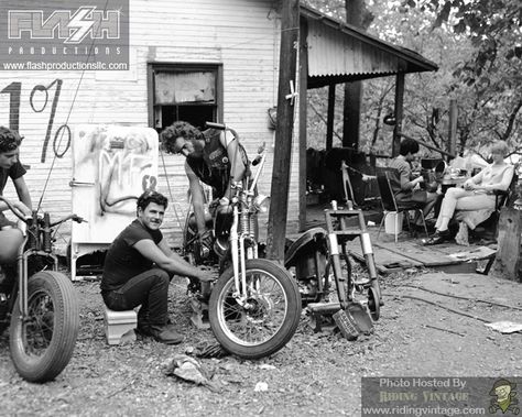 Riding Vintage: Portraits of American Bikers: Life in the 1960s The Wrecking Crew, Motorcycle Camping Gear, Biker Photography, Old School Chopper, Seni Vintage, Classic Harley Davidson, Biker Lifestyle, Old Motorcycles, Motorcycle Camping