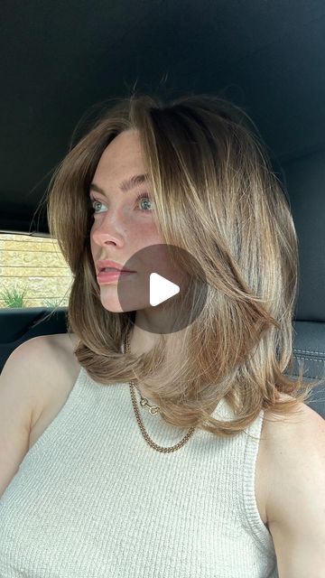 Blowout Hair With Volume, Blowdry Hairstyles Medium Hair, Italian Blowout, Bouncy Blow Dry Short Hair, Medium Hair Blowout, Shoulder Length Hair Blowout, Lob Blowout, Short Hair Blowout Styles, Brown Blowout