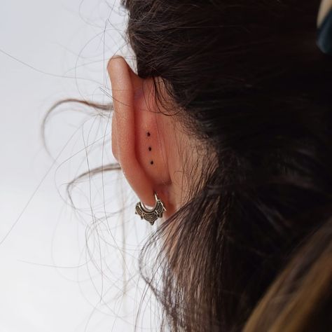 Minimalist Tattoo Behind Ear, Inner Ear Tattoo, Maching Tattoos, Black Line Tattoo, Homemade Tattoos, Stick Poke Tattoo, Minimal Tattoos, Dot Tattoos, Handpoke Tattoo