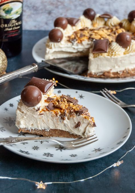 No Bake Baileys cheesecake - Something Sweet Something Savoury No Bake Baileys Cheesecake, Cadbury Crunchie, Chocolate Orange Cheesecake, Baileys Cheesecake, Baileys Recipes, How To Make Cheesecake, Baileys Irish, Easy No Bake, Homemade Cake