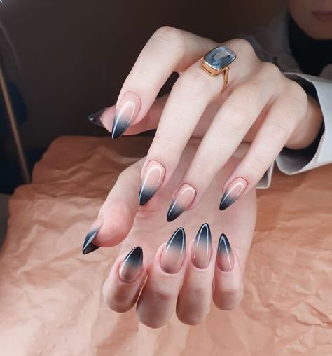 Nail Nude Design, Ombre Nail Designs 2024, Nude And Black Nail Designs, Black And Nude Nail Ideas, Nude And Black Nails, Black And Nude Nails, Cream Nail Art, Black Ombre Nails, New Years Eve Nails