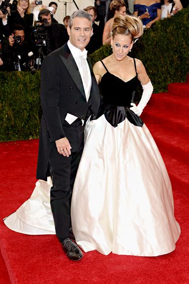 Andy Cohen and Sarah Jessica Parker nailed the "White Tie" dress code at the Met Gala White Tie Dress Code, White Tie Event, White Tie Dress, Andy Cohen, Etiquette And Manners, Bravo Tv, Art Costume, The Met Gala, Anna Wintour