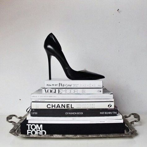 Chanel Book, Chanel Decor, ポップアート ポスター, Boujee Aesthetic, Black And White Photo Wall, Black And White Picture Wall, Chanel Collection, Gray Aesthetic, Black And White Aesthetic