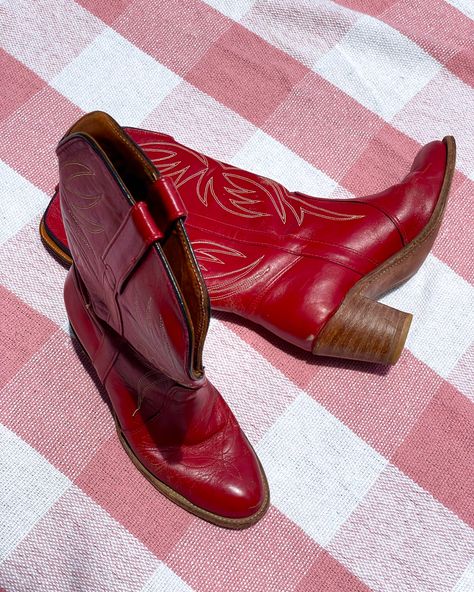 Red Boot Aesthetic, Retro Americana Aesthetic, Americana Summer Outfit, Red Cowgirl Aesthetic, Western Americana Aesthetic, Vintage Red Aesthetic, Vintage Americana Outfits, Red Vintage Aesthetic, Vintage Americana Fashion