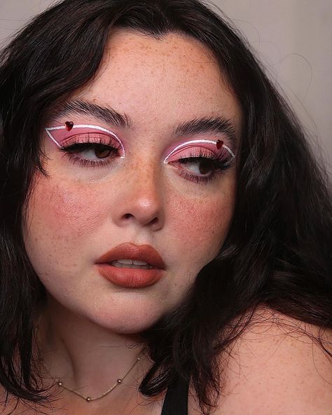 Messy Makeup Aesthetic, Summer Makeup Products, Messy Makeup, Day Makeup Looks, Bold Makeup Looks, Valentines Makeup, Ethereal Makeup, Makeup Aesthetic, Makeup Eye Looks