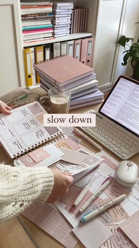 Planning Aesthetic, Pink Academia, Ipad Tips, Study Corner, Desk Goals, Medical School Essentials, Desk Inspiration, Record Keeping, Study Aesthetic