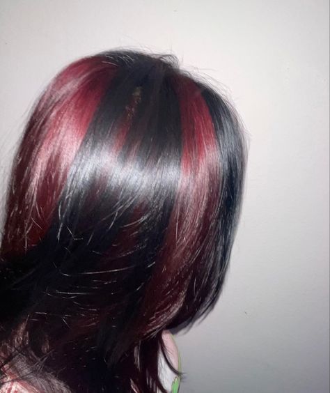 Magenta And Black Hair, Dyed Hair For Brunettes, Dyed Ends Of Hair, Short Grunge Hair, Grunge Hair, Brunette Hair, Brunettes, Color Ideas, Dyed Hair