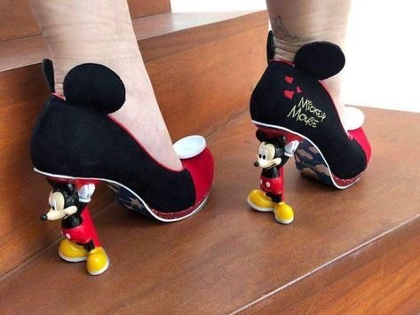 Mickey Mouse Heels, Mickey Mouse Clothes, Mickey Mouse Room, Mickey Shoes, Arte Do Mickey Mouse, Mickey Mouse Shoes, Disney Christmas Decorations, Funny Shoes, Mickey Mouse Art