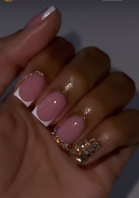 There's a new beauty trend taking over Instagram and it's absolutely stunning. Say hello to "quartz nails". New Year’s Eve Nails Design Short, Nye Nails Short Black, Pink And Gold Short Nails, Short Nails For Braiders, Valentine's Day Outfit Black Women, New Years Nail Designs 2024, Short Fall Acrylic Nails Designs, New Years Short Nails Design, Gel Nails Fall 2023