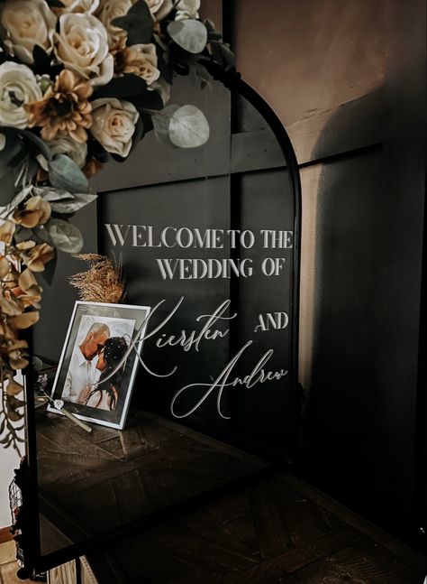 Black Mirror Welcome Sign Wedding, Black Mirror Wedding Sign, Mirror Entrance Wedding, Mirror Welcome Sign Wedding, Mirror For Wedding, Wedding Welcome Mirror, Mirror Signage, Mirror Welcome Sign, Bookish Wedding