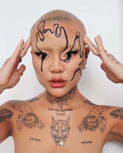 Body Contouring Tattoo, Mei Pang Makeup, Mei Pang, Illusion Makeup, Mud Makeup, Korean Tattoo, Artsy Makeup, The Antichrist, Drag Make-up