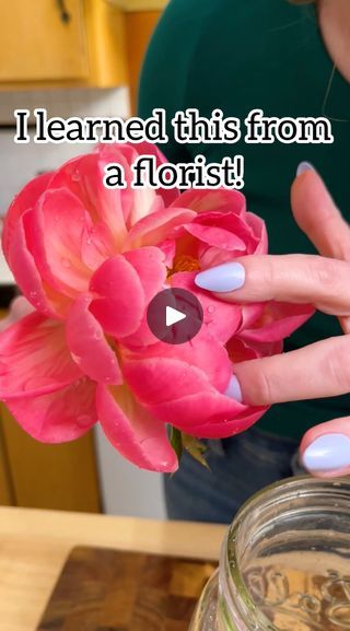 4.3M views · 1.1K comments | Genius Flower Hacks the Professionals Use! 💐 | Genius Flower Hacks the Professionals Use! 💐

Tips and Tricks the professionals use! Buying guides, floral design secrets and easy tricks to keep your... | By Jeff & Lauren | Facebook Easy Flower Arrangements Diy, Flower Hacks, Floristry Techniques, Flower Tips, Bubble Painting, Easy Tricks, Alcohol Ink Crafts, Flower Vase Arrangements, The Playlist