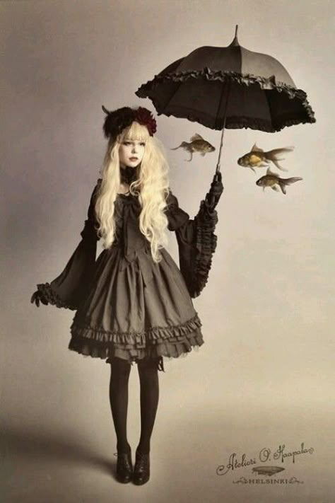 Blond Goth, Blonde Goth, Gothic Mode, Style Kawaii, Lolita Outfits, Fashion District, Japanese Street Fashion, Mori Girl, Gothic Style