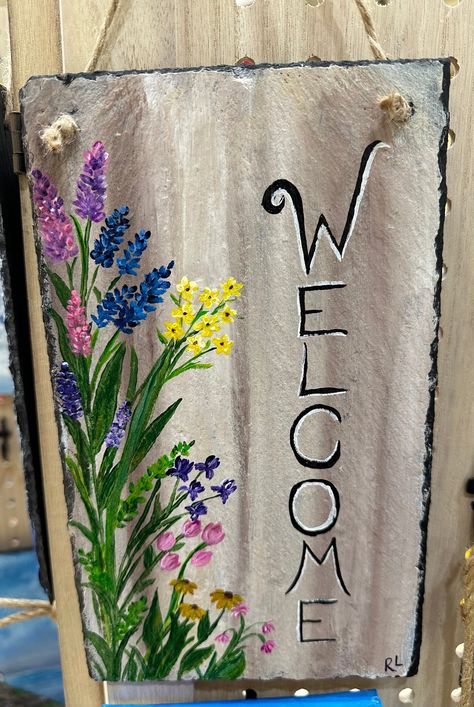 Hand-painted, hanging slate sign. Feature wildflowers and Welcome. Great for indoors and Outdoors. Hand Painted Slate Signs, Painting Signs On Wood, Painted Fences, Tiles Painting, Old Window Crafts, Slate Painting, Barn Wood Art, Window Paintings, Garden Fence Art