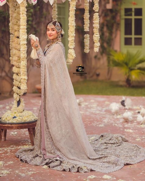 Yumna Zaidi Pics, Nikkah Look, Zainab Shabbir, Jalebi Baby, Dress Design Pakistani, Emma Watson Belle, Tere Bin, Wahaj Ali, Yumna Zaidi