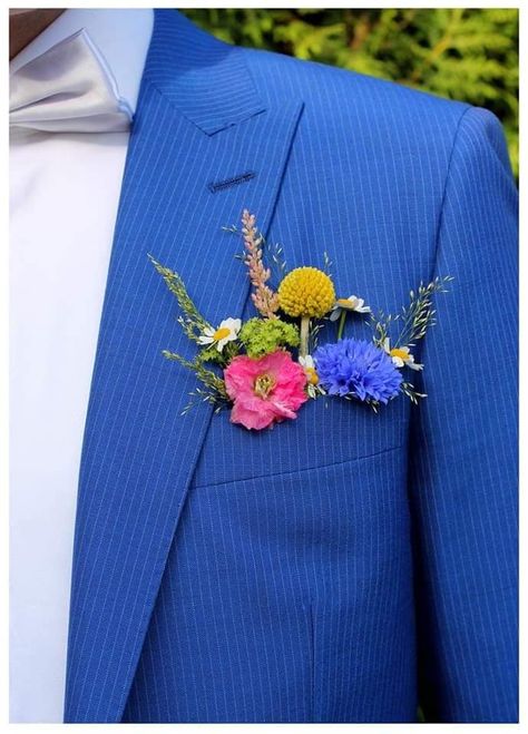 Diy Floral Corsage, Pocket Boutonniere Wildflower, Grooms Pocket Flower, Pocket Corsage Grooms, Colorful Pocket Boutonniere, Pocket Floral Boutonniere, Groom Flower Pocket, Wildflower Buttonhole, Groom Pocket Flowers