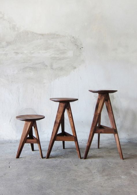 Kursi Bar, Round Stool, Bar Seating, Stool Design, Wooden Stools, Take A Seat, Furniture Inspiration, Kraken, Interior Furniture