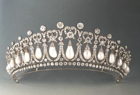 Lover's Knot Tiara, Princess Diana Tiara, Most Expensive Pearl, Diana Tiara, Princess Diana Jewelry, Lovers Knot Tiara, Royal Jewellery, Black Tiara, Tiara Accessories