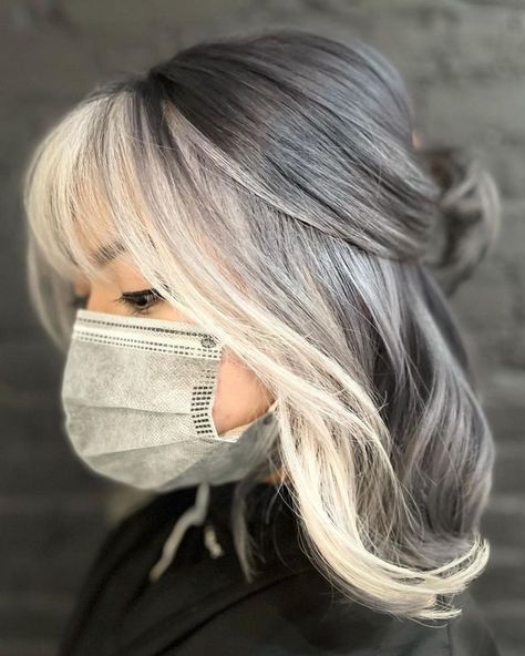 Gray Hairstyle with White Money Pieces Haircuts For Gray Hair, Different Haircuts, Money Pieces, Gray Hair Styles, Grey Hair Inspiration, Beautiful Gray Hair, Gray Hair Growing Out, Gray Hair Cuts, Grey Hair Styles For Women