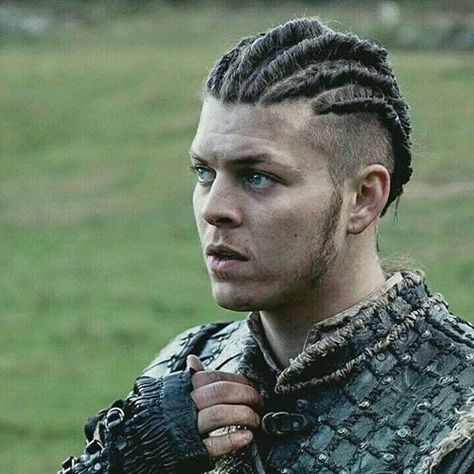 Ragnar Lothbrok Sons, Viking Ragnar, Viking Haircut, Ivar Vikings, Ragnar Lothbrok Vikings, Viking Braids, Vikings Tv Show, Ivar The Boneless, Vikings Ragnar