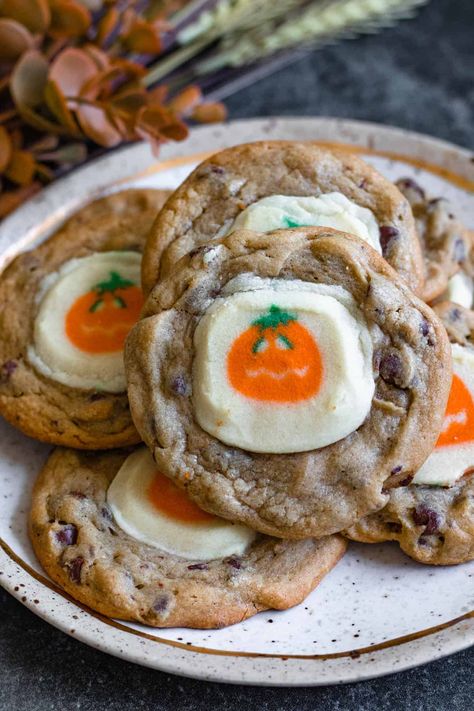 Pillsbury Halloween Cookies, Pillsbury Cookies, Easy Halloween Cookies, Halloween Cookie Recipes, Toll House Chocolate Chip, Fall Baking Recipes, Halloween Sugar Cookies, Halloween Food Treats, Buy Cookies