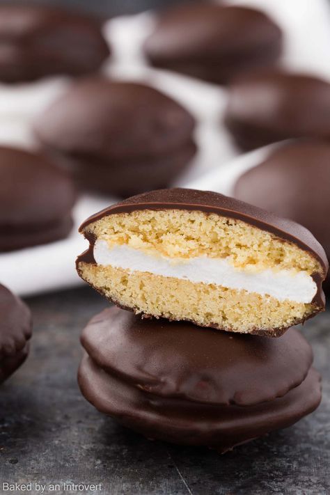 Moon Pie Recipe, Moon Pie, Moon Pies, Dipped In Chocolate, Whoopie Pies, Vanilla Cookies, Cookie Pie, Fair Food Recipes, French Vanilla