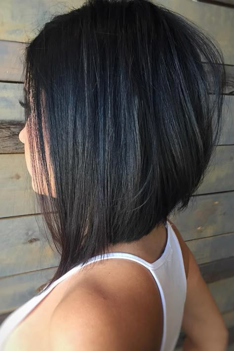 Shoulder Length Hair Stacked In Back, Haircut Short Back Long Front Women, Modern Haircuts For Medium Hair, Stacked Bob Haircut Brunette, Wavy Bobs Hairstyles, Medium Length Inverted Bob With Layers, Medium Length Haircut Bob, Cool Bob Haircut, Short Hairstyle Women Thin Hair