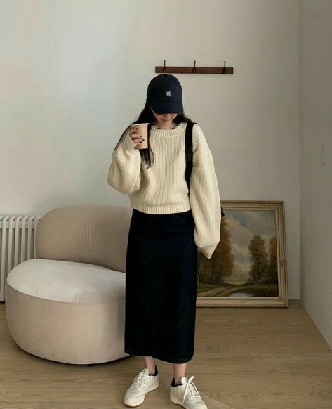 Black Pencil Skirt Outfit Casual Fall, Black Skirt Autumn Outfit, Autumn Outfits In Korea Women, Sweater With Maxi Skirt, Korean Casual Outfits Winter, Korean Winter Fashion Women, Japanese Fall Outfits, Korean Winter Outfits Women, Japan Autumn Outfit Women