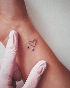 Illenium Tattoo, Simple Heart Tattoo, Wrist Hand Tattoo, Herz Tattoo Klein, Hand Heart Tattoo, Two Hearts Tattoo, Hart Tattoo, Heart Outline Tattoo, Heart Tattoo Ideas