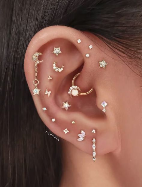 Daith Piercing Small Ear, Ear Piercing Ideas Daith, Curated Ear Piercing Daith, Cute Ear Piercings Combinations Inclidimg Daith, Unique Ear Piercings, Ear Peircings, Cool Ear Piercings, Cool Piercings, Daith Piercing