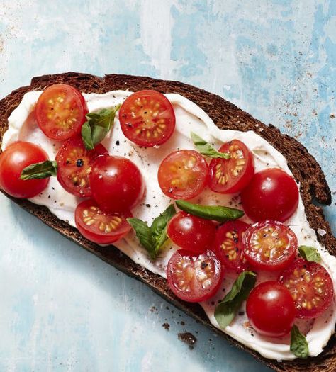 Cream cheese, halved cherry tomatoes, basil, salt & pepper Cream Cheese Toast, Healthy Breakfast Toast, Tomato Breakfast, Basil Salt, Tomatoes On Toast, Healthy Toast, Cream Cheese Bread, Lowest Carb Bread Recipe, Breakfast Prep