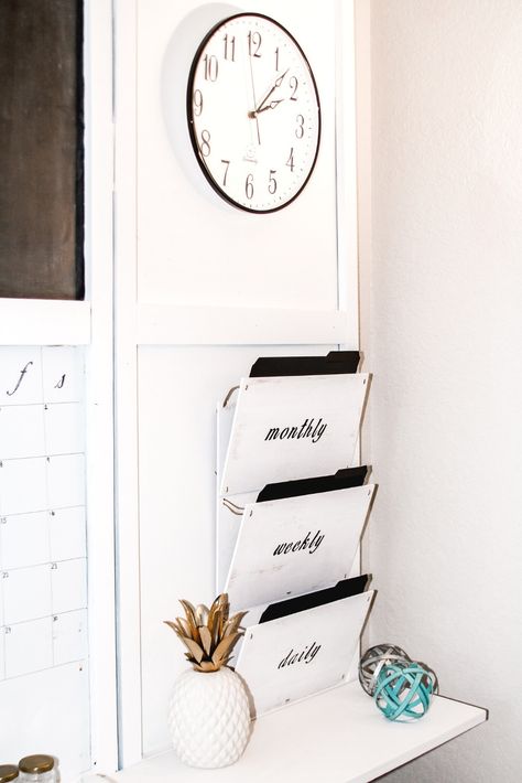 DIY Wall Mounted File Organizer Every home has a dumping ground for bills, incoming mail, and just stuff! Make this DIY wall mounted file organizer to help eliminate that hot mess...  #makesandmunchies #diy #WallMountedFileOrganizer #FileOrganizer #OfficeDecor #DIYFileOrganizer Wall Mail Organizer Diy, Wall Bill Organizer, Wall File Organizer Diy, Diy Wall File Holder, Wall Mounted File Organizer, Diy Hanging File Organizer, Wall Folder Organizer, Diy Wall Organizer Office, File Holder Diy