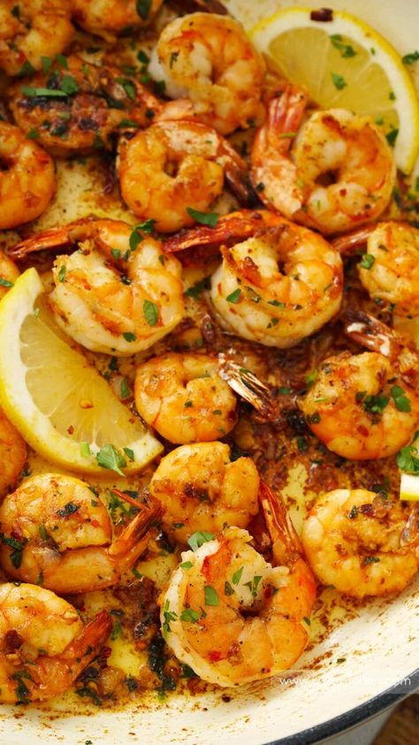 Garlic Butter Prawns - Khin's Kitchen Cooked Prawn Recipes, Creamy Garlic Butter Sauce, Veg Noodles Recipe, Butter Prawns, Veg Crispy, Chinese Side Dishes, Butter Prawn, Easy Garlic Butter, Prawns Recipe